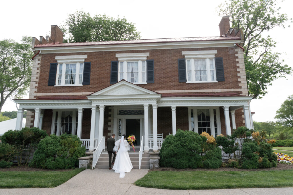 The bride and groom is walking inside. 